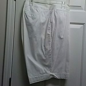NWOT-Berumda shorts
